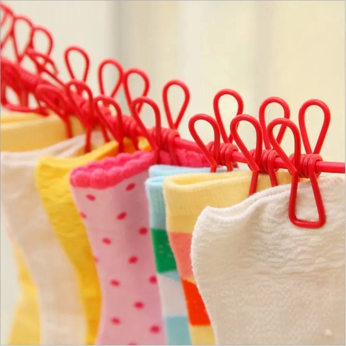  Corde à linge élastique avec 12 pinces – L’alliée parfaite des foyers marocains cet hiver !