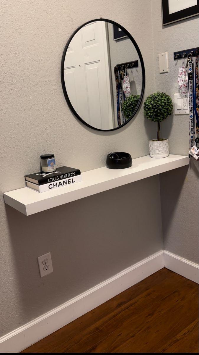 Miroir Rond avec Étagère – Une Touche d’Élégance et de Praticité !