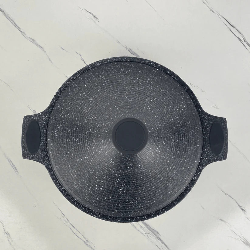 Tajine en granit de 28 cm, idéal pour une cuisson saine, homogène et pleine de saveurs pour tous vos plats marocains et mijotés européens.