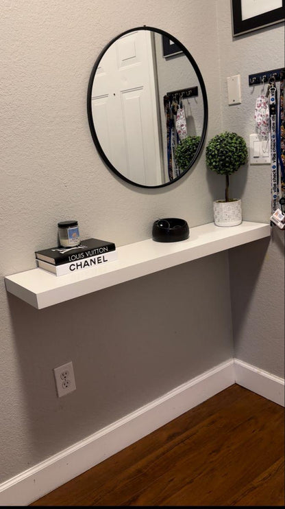 Miroir Rond avec Étagère – Une Touche d’Élégance et de Praticité !