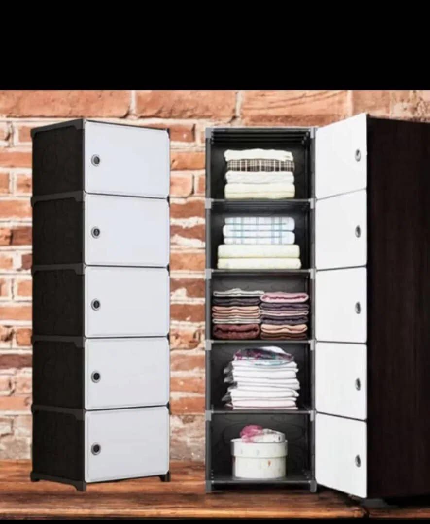 Armoire de rangement 5 tiroirs plastique noir et blanc, modulable et assemblable sans outils.