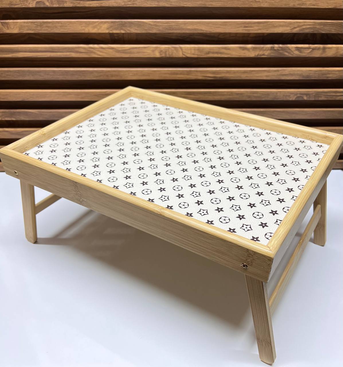 Table de Service Pliante en Bois : Confort et Élégance au Quotidien